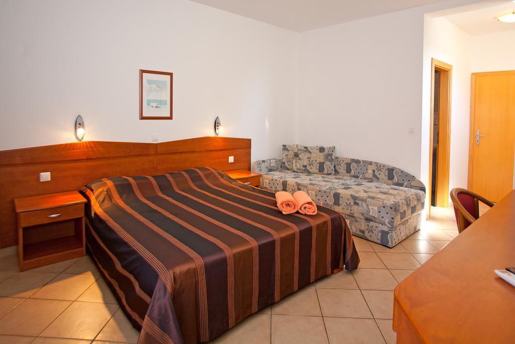 Guesthouse Villa Adria Malinska Ngoại thất bức ảnh