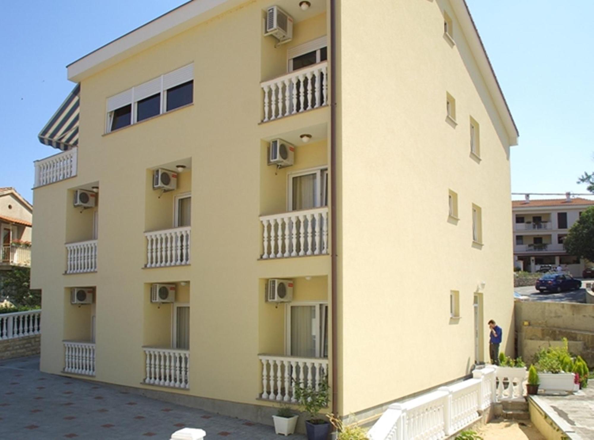 Guesthouse Villa Adria Malinska Ngoại thất bức ảnh