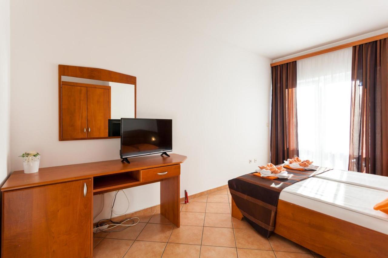 Guesthouse Villa Adria Malinska Ngoại thất bức ảnh