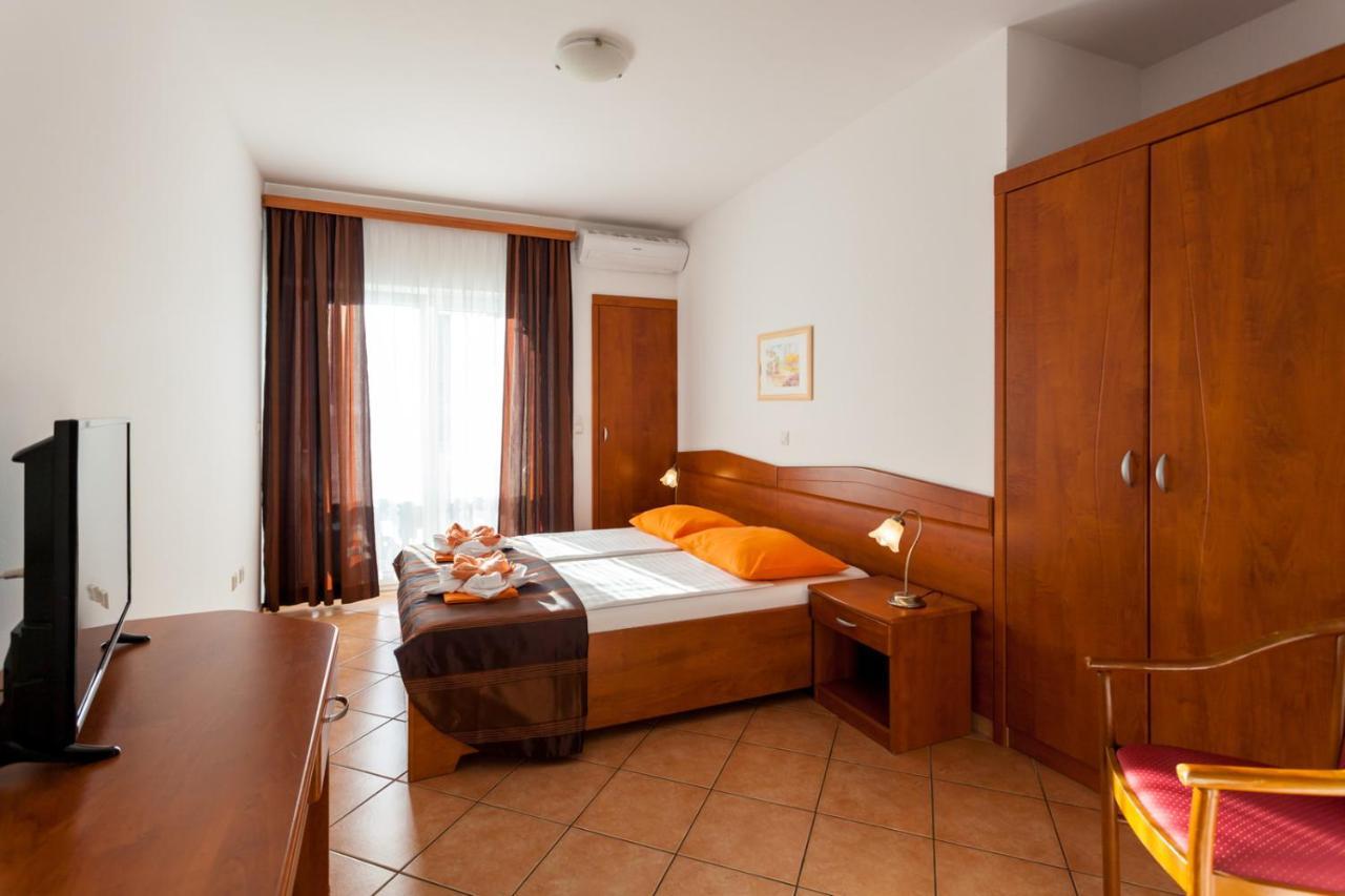 Guesthouse Villa Adria Malinska Ngoại thất bức ảnh
