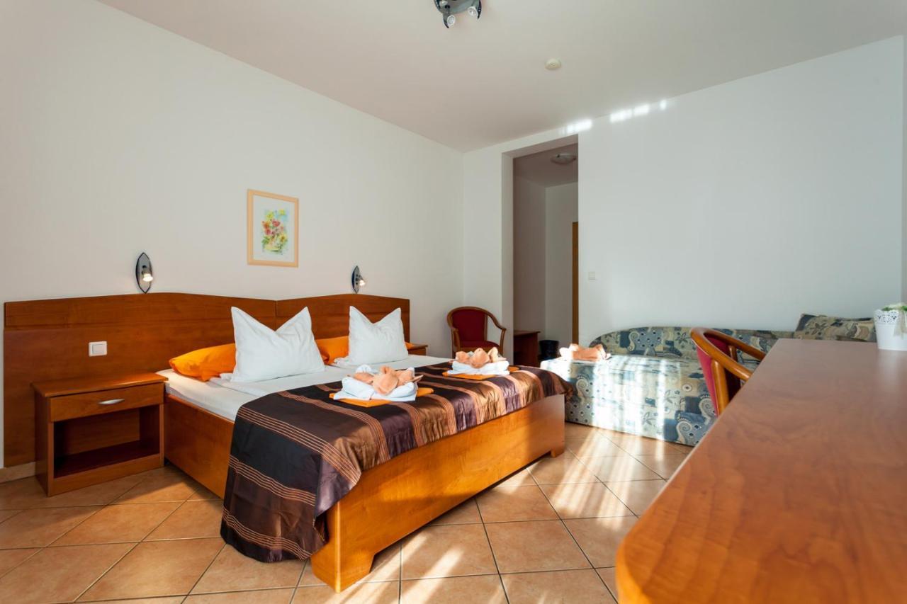 Guesthouse Villa Adria Malinska Ngoại thất bức ảnh