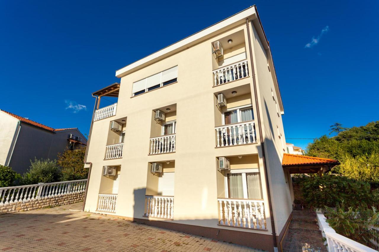 Guesthouse Villa Adria Malinska Ngoại thất bức ảnh