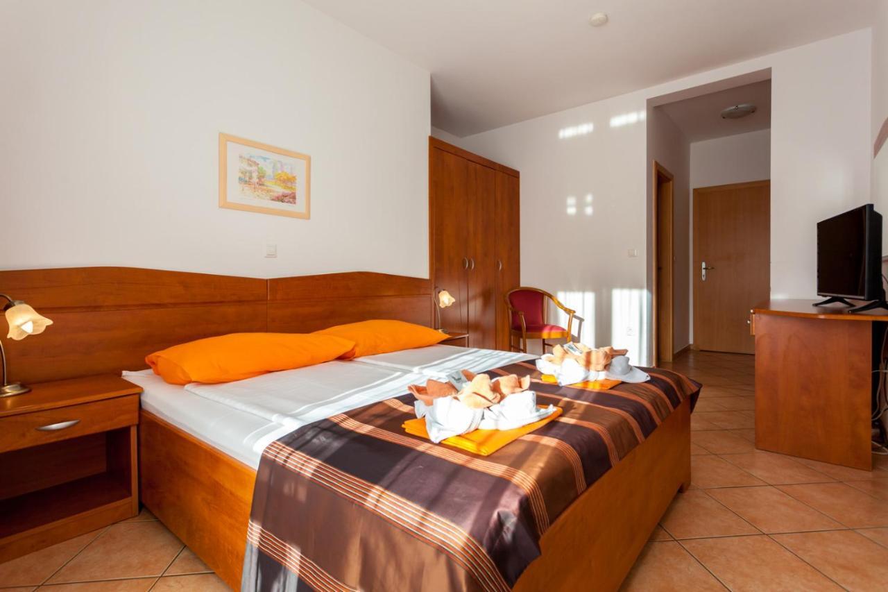 Guesthouse Villa Adria Malinska Ngoại thất bức ảnh